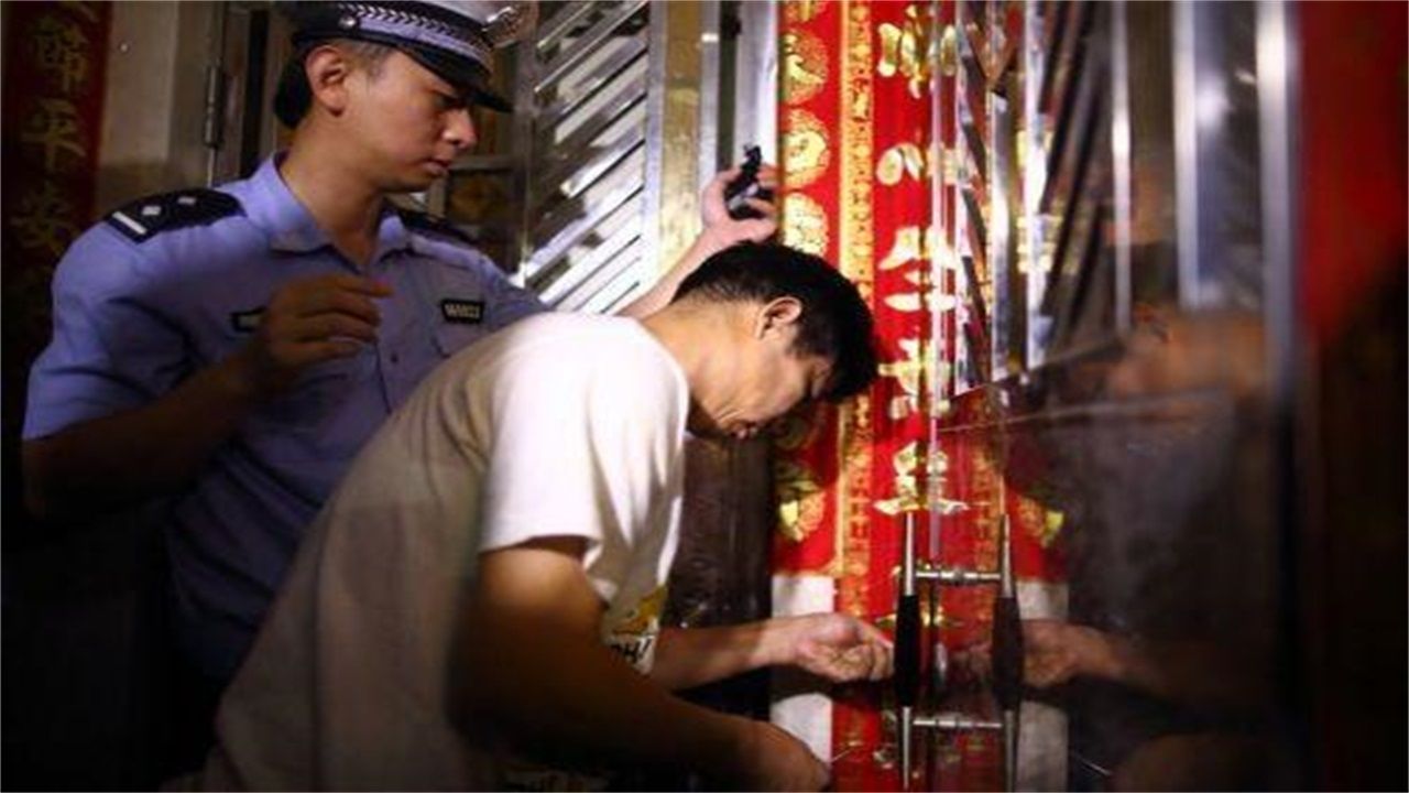 沧州请开锁师傅开了锁后，师傅为什么一般都不进门，就算主人请也不进去？